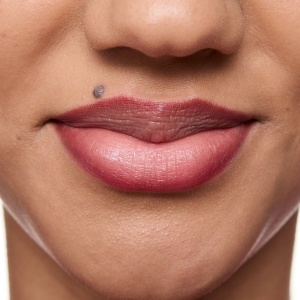 [Creion de buze rezistent line & stain! creion de buze tattoo lip liner, blush rush 04, essence - 1001cosmetice.ro] [9]