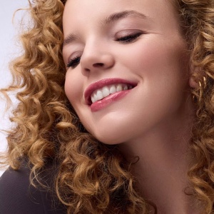 [Luciu de buze melt & plump call nine wine wine 040, catrice + gratis luciu de buze stralucitor juicy bomb party pretty pitaya 03 essence - 1001cosmetice.ro] [7]