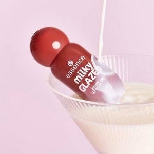 [Balsam de buze strălucitor milky glazed, cherry on top 06, essence 4 ml - 1001cosmetice.ro] [5]