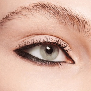 [Creion dermatograf pentru ochi long-lasting, retractabil, black fever 01, essence, 0.28 g - 1001cosmetice.ro] [5]