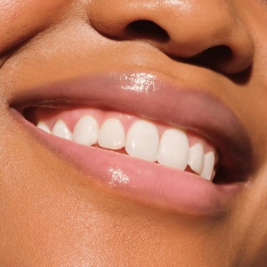 [Luciu de buze melt & plump hyp-nude-tized 020, catrice + gratis luciu de buze stralucitor juicy bomb party kiwi kisses 04 essence - 1001cosmetice.ro] [3]