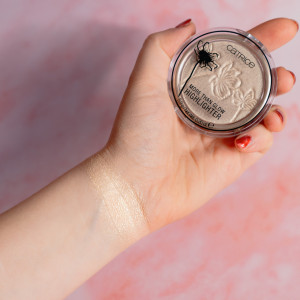 [Pudra iluminatoare more than glow highlighter ultimate platinum glaze 010 catrice - 1001cosmetice.ro] [5]