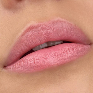 Luciu hidratant pentru buze tinted kiss pink & fabulous 01 essence thumb 3 - 1001cosmetice.ro