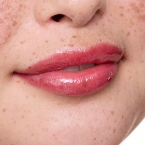 [Ulei de buze, hydra kiss, ruby sparkle 12, essence - 1001cosmetice.ro] [7]