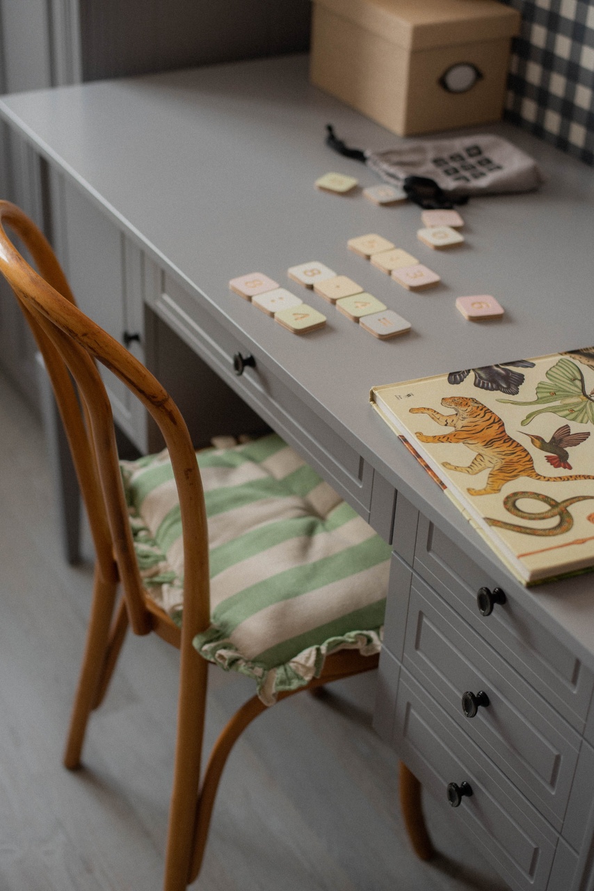 Birou elegant Ines gri L132 cm - 3 | YEO