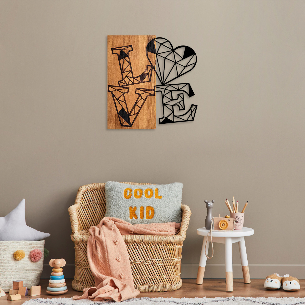 Accesoriu decorativ de perete din lemn Love 1