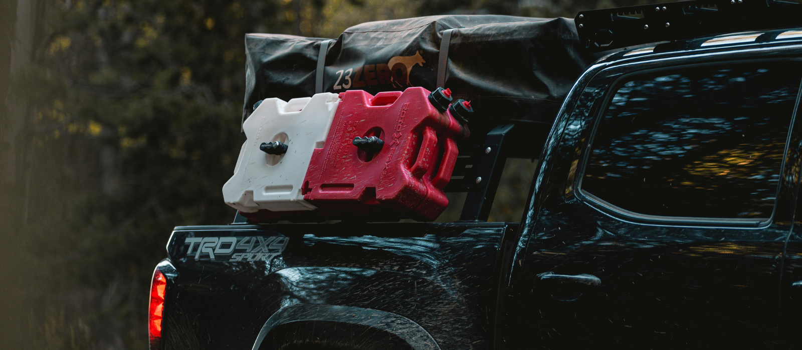 Echipamente esențiale pentru overlanding: ce accesorii merită montate pe vehiculul tău