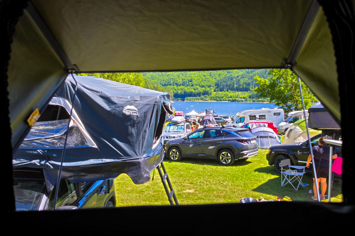Camping cu ieșire spre Lacul Zetea