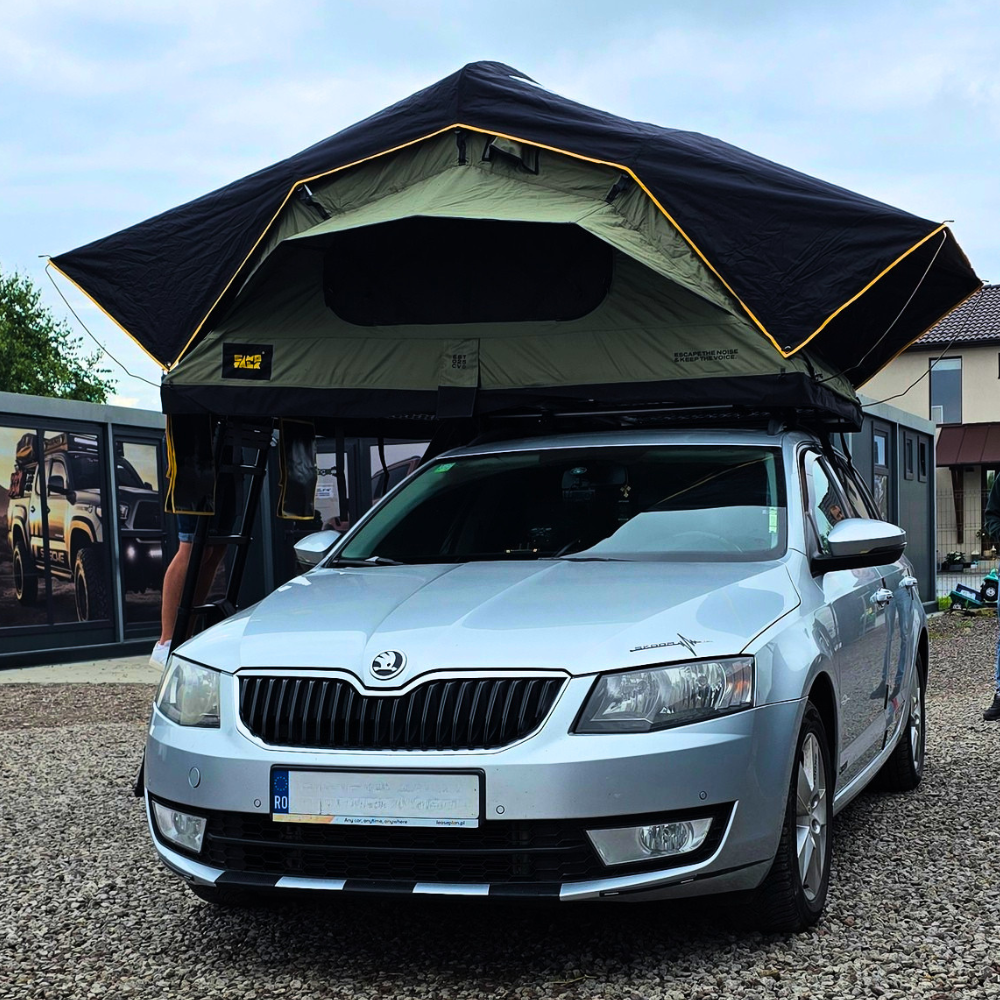 Skoda Octavia cu cort de acoperiș auto