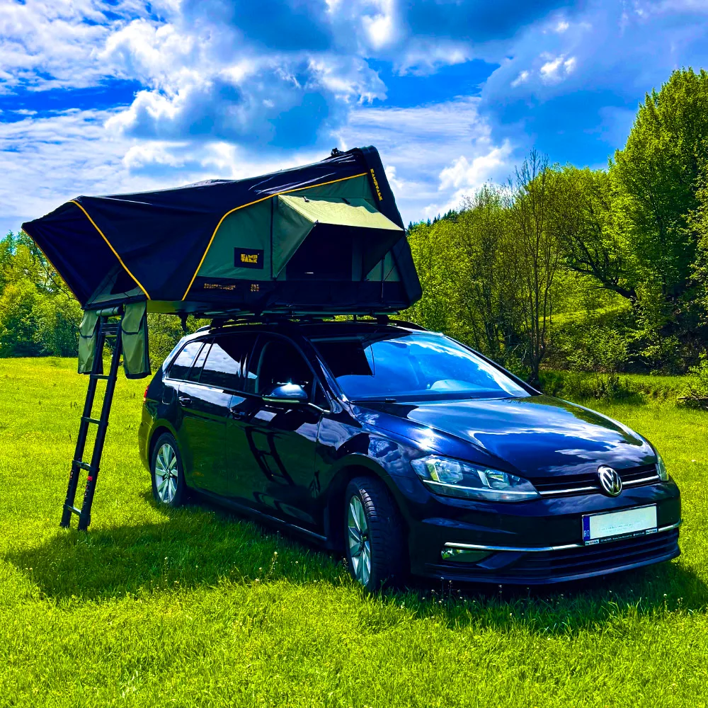Masina echipata pentru overlanding si camping