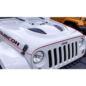 Capota montată pe un Jeep Wrangler Rubicon alb, evidențiind designul exterior.