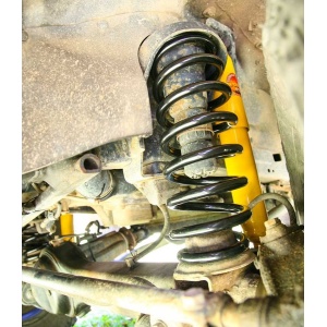 Amortizor și arc Terrain Tamer montate pe un Toyota Land Cruiser 80, cu lift 50 mm.