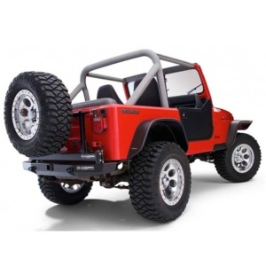 Vedere din spate a Jeep-ului Wrangler YJ echipat cu overfenderele Flat Style.