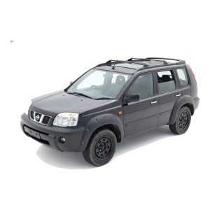 Vedere de sus frontală a overfenderelor Kut Snake de 45 mm pe Nissan X-Trail T30 (2001-2007).