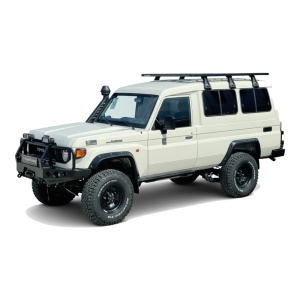 Profil lateral al Land Cruiser 78 (2024+) ce prezintă overfenderele Kut Snake 70 mm.