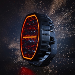 Proiector LED Big Energy 9", 112W, 11908 lm, rază 444 m, 6500K, fascicul optimizat, lumină alb și ambră, carcasă aluminiu negru, lentilă clar, suport inclus, rezistent la apă și praf (IP67/IP69K), Strands