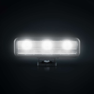 Vedere frontală a proiectorului Strands Skylord EXP Duo 42W, cu lumina albă pornită, IP69K.