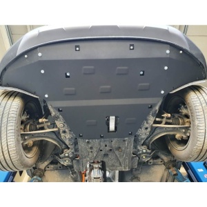 Scutul metalic montat sub un Hyundai Tucson, oferind protecție completă.
