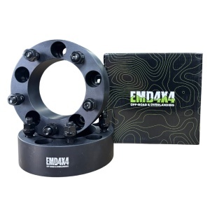 O flanșă distanțieră alături de ambalajul original Emd4x4.
