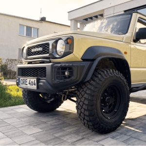 Suzuki Jimny JB74, mașina pentru care este conceput acest suport.