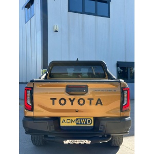 Bara de protecție spate Titanic Plus Chrome pe Toyota Hilux (2026+), vedere de ansamblu.