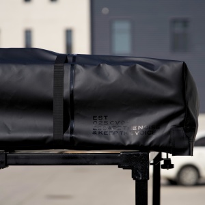 Prim-plan cu husa de protecție a cortului CampTalk Echo 160.