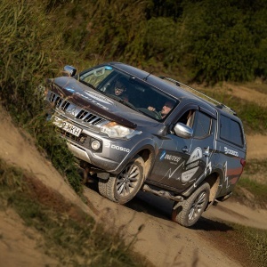 Experiență Off-Road cu Pick-up - Aventură Controlată, Adrenalină și Siguranță pe Circuitul Academiei Titi Aur