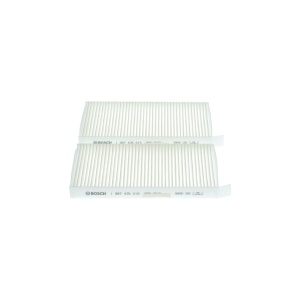 Vedere de sus a filtrelor de habitaclu Bosch 1 987 435 015 pentru Suzuki Samurai (1998-2004).