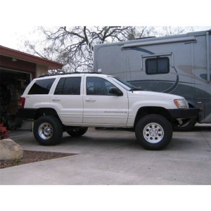 Jeep Grand Cherokee WJ/WG echipat cu suspensia long arm Clayton Off Road.