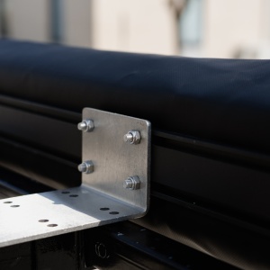 Marchiză auto CampTalk, 200 x 250 x 210 cm, acoperire 5 m², 10 kg, rezistent la apă, montaj rapid, compatibil cu orice mașină echipat cu bare transversale sau roof rack.