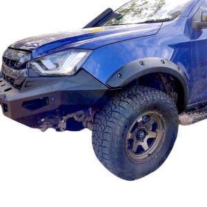 Vedere frontală a overfenderului Kut Snake de 6.5cm pe Isuzu D-Max (2020+).