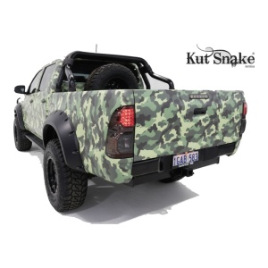 Vedere din spate dreapta a overfenderelor Kut Snake 95 mm pe Hilux Vigo.