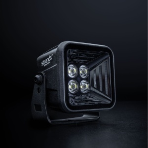 Proiector LED cu capac Dark Knight Fortex 85x64x80 mm, 40W, 3200 lm, rază 51 m, flood, 4000/5000/6000K, lumină portocalie, aluminiu negru, suport inox, DT4, 9-36V, rezistent la apă și praf (IP68/IP69K), Strands