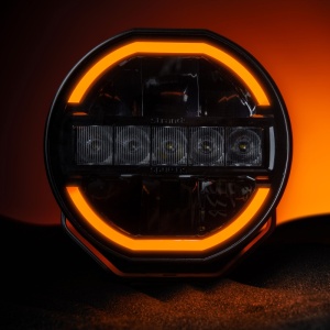 Proiector LED Siberia Skylord 7″ 108W, rază 628m, 5700K, lumină de poziție, fascicul extins, rezistent la apă și praf (IP68/IP69K), carcasă aluminiu, lentilă clară, Strands