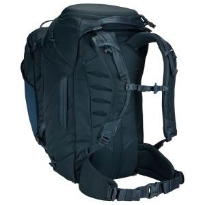 Vedere din spate a rucsacului Thule Landmark 70L, cu sistemul de prindere ergonomic.