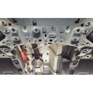 Zona catalizatorului la Hyundai Tucson 2021-2026, pregătită pentru instalarea scutului.