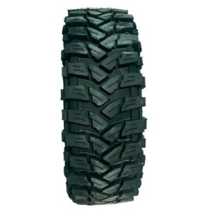 Profilul agresiv al anvelopei Equipe Climber Trepador 225/70 R16, vizibil într-o vedere de sus.
