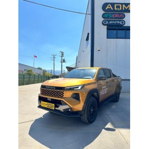 Bară protecție față Glo Plus PST22 pentru Toyota Hilux (2026+), prezentată în exterior.