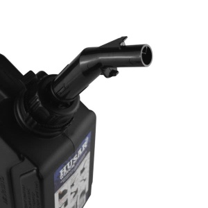 Detaliu al duzei deschise pentru turnare rapidă la canistra de combustibil 20 l, Canistră combustibil 20 l.