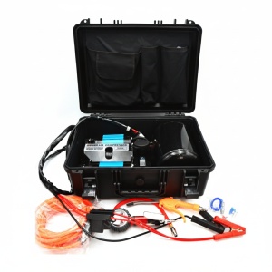 Compresor de aer portabil 12V cu două pistoane în geantă de transport și accesorii ORE4x4
