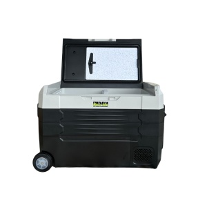 Frigiderul auto EMD4x4 de 35.5 L cu capacul deschis, prezentând interiorul.