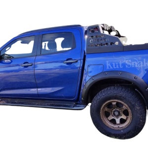 Overfenderele texturate Kut Snake de 6.5cm pe aripa spate a unui Isuzu D-Max (2020+).