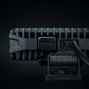 Prim-plan al conectorului Skylord și al radiatorului, esențial pentru funcționarea de 42W, IP69K.