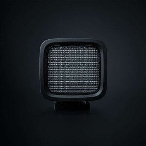 Vedere frontală clară a grilei LED pentru proiectorul Strands QB 31W.
