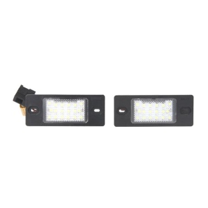 Vedere frontală detaliată a celor două lămpi LED M-Tech, potrivite pentru VW Golf IV.