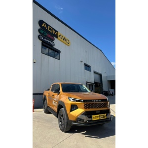 Profil lateral al barei de protecție față AQM4WD pe un Toyota Hilux (2026+).