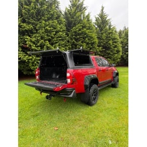 Hardtop negru pentru Mitsubishi L200 (2020-2025), cu 3 geamuri fumurii securizate rabatabile și geam frontal culisant AQMCAB G80