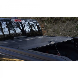 Prim-plan pe mecanismul de închidere al OFD 5'7" pentru Dodge Ram 1500.