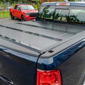 Prim-plan pe designul low profile al închiderii de benă OFD pentru Ford Ranger Double Cab, Ford Ranger Double Cab.