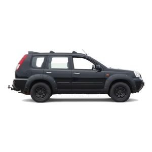 Profil lateral al Nissan X-Trail T30 (2001-2007) cu overfendere de 45 mm și cârlig de remorcare.